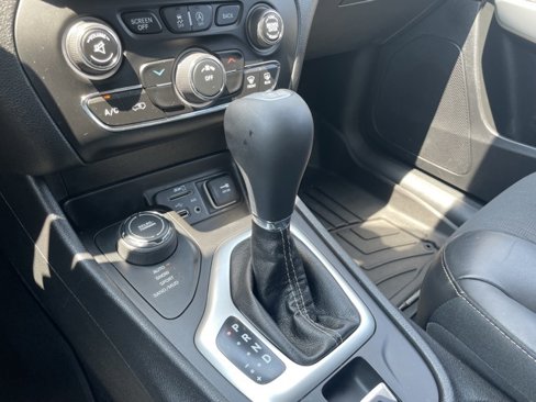 Used 2018 Jeep Cherokee Latitude Plus w/ Cold Weather Group image 20