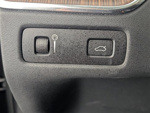 Used 2022 Volvo XC60 B5 Inscription w/ Protection Package Premier image 29