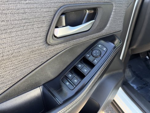 Used 2023 Nissan Rogue SV image 17