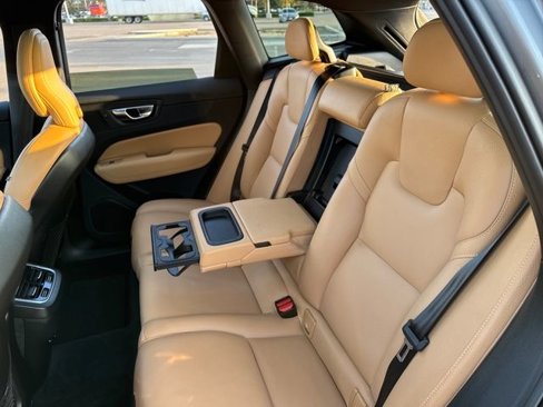 Used 2019 Volvo XC60 T5 Inscription image 17