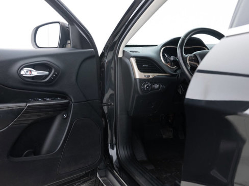 Used 2014 Jeep Cherokee Limited image 24