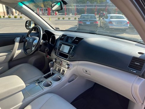 Used 2013 Toyota Highlander SE image 21