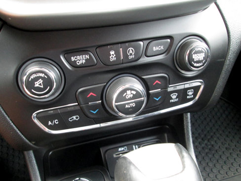 Used 2016 Jeep Cherokee Trailhawk w/ Comfort/Convenience Group image 29