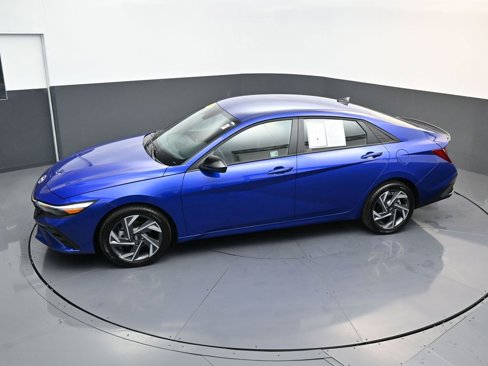Certified 2025 Hyundai Elantra Sport image 19