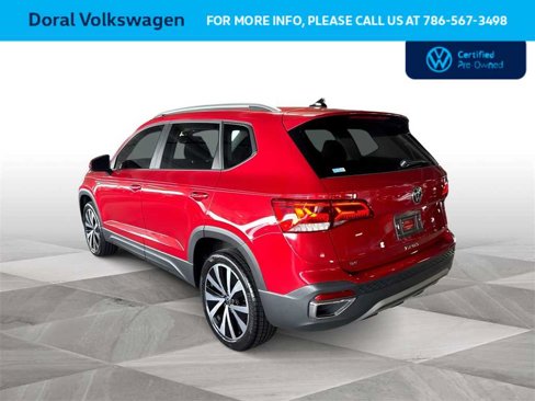 Used 2023 Volkswagen Taos SE w/ Panoramic Sunroof Package image 6