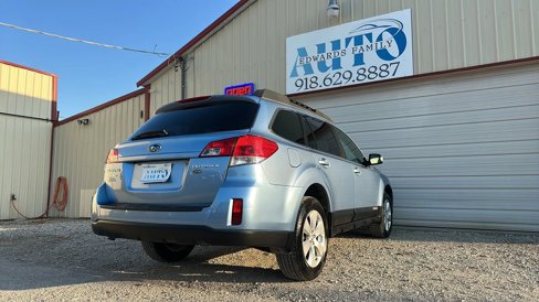 Used 2011 Subaru Outback 2.5i Limited image 27