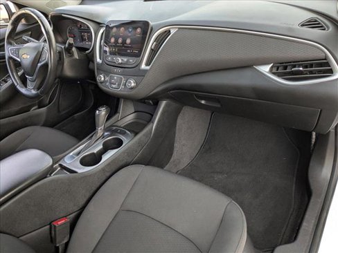 Used 2020 Chevrolet Malibu RS image 21