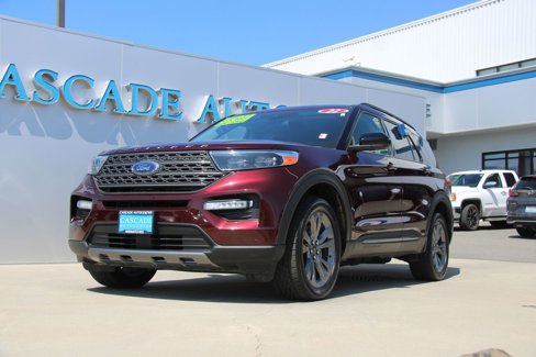 Used 2022 Ford Explorer XLT w/ Equipment Group 202A image 2