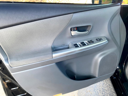 Used 2014 Toyota Prius V Three image 16