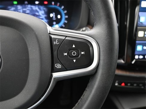 Used 2022 Volvo XC60 B5 Momentum w/ Climate Package image 24