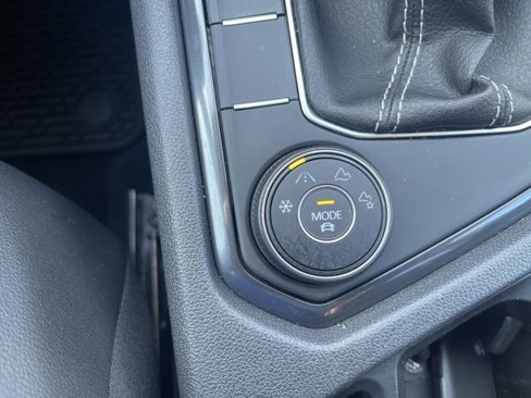 Certified 2022 Volkswagen Tiguan SE w/ Panoramic Sunroof Package image 20