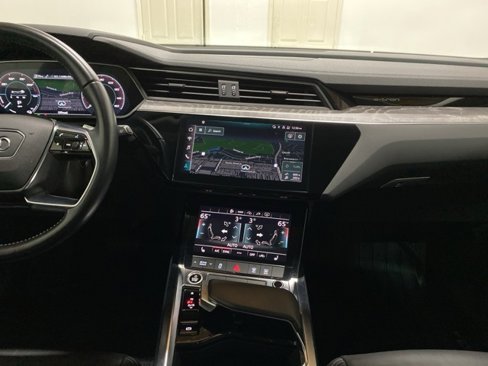 Used 2021 Audi e-tron Premium w/ Black Optic Package image 14