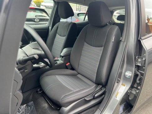 Used 2025 Nissan Leaf S image 17