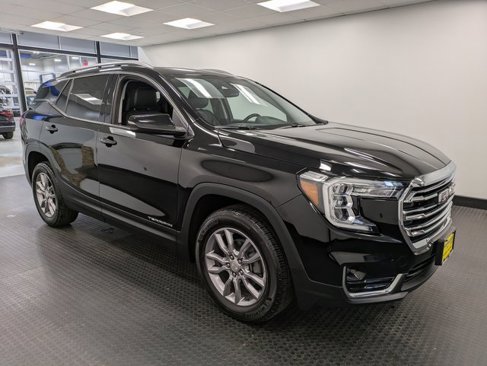 Used 2022 GMC Terrain SLT w/ Infotainment Package II image 3