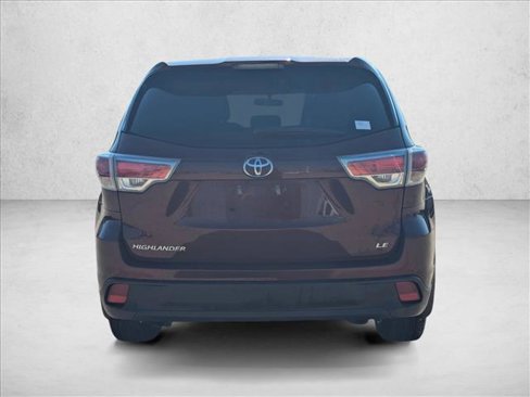 Used 2015 Toyota Highlander LE image 6