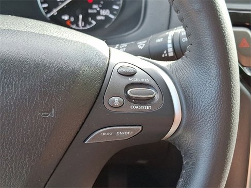 Certified 2020 Nissan Pathfinder SV image 18