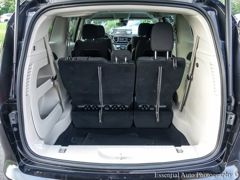 Used 2023 Chrysler Voyager LX image 28