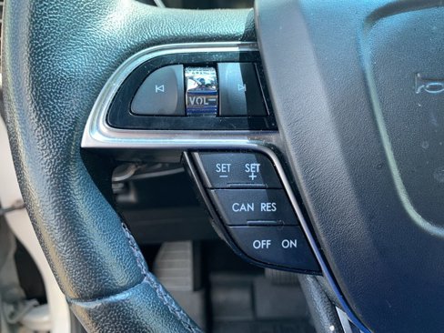 Used 2019 Lincoln Nautilus Premier image 29