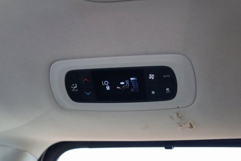 Used 2018 Chrysler Pacifica Touring-L image 23