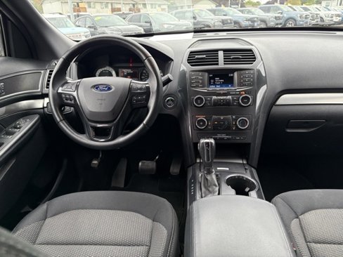 Used 2018 Ford Explorer XLT image 7