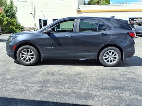Used 2022 Chevrolet Equinox LS w/ Driver Confidence II Package image 4