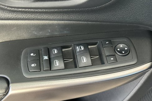Used 2019 Jeep Cherokee Latitude w/ Popular Appearance Group image 12