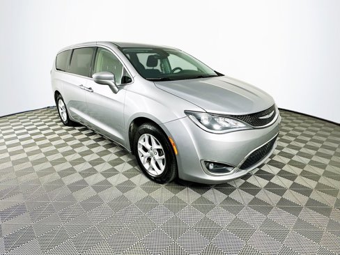 Certified 2018 Chrysler Pacifica Touring Plus w/ Tire & Wheel Group image 2