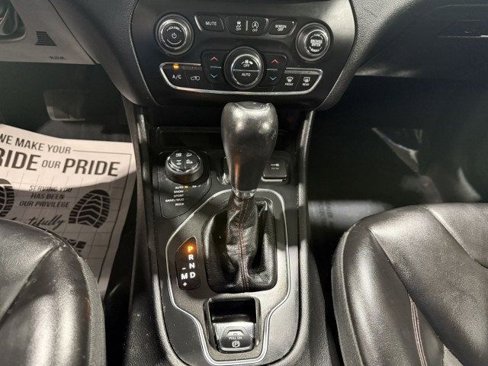 Used 2019 Jeep Cherokee Trailhawk w/ Cold Weather Group image 16