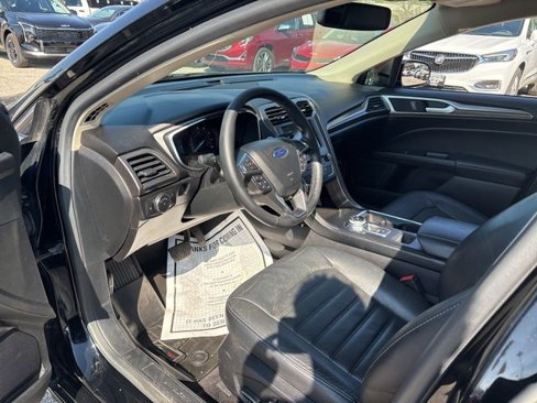 Used 2017 Ford Fusion SE w/ Fusion SE Technology Package image 10