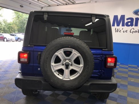 Used 2018 Jeep Wrangler Sport image 9