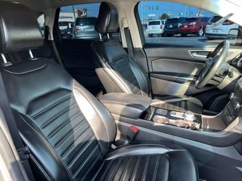 Used 2020 Ford Edge SEL image 11