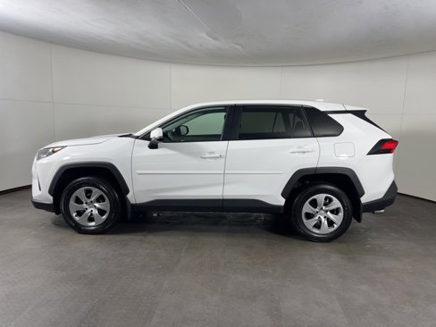 Used 2022 Toyota RAV4 LE image 4