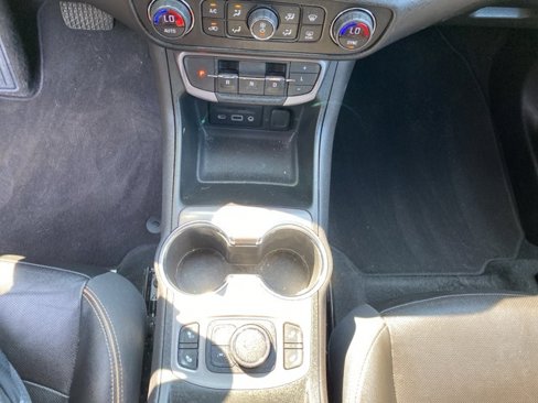 Used 2022 GMC Terrain AT4 w/ Infotainment Package II image 16