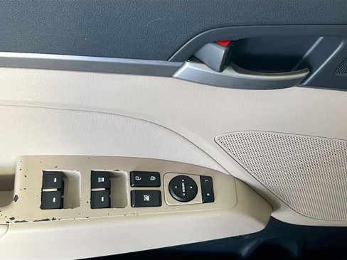 Used 2018 Hyundai Elantra SEL image 16