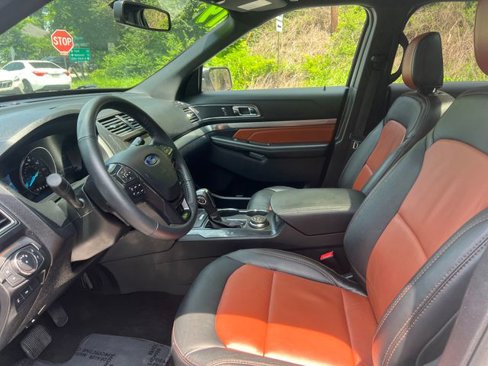 Used 2019 Ford Explorer XLT w/ Equipment Group 202A image 17