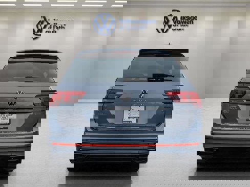 Certified 2022 Volkswagen Tiguan SE R-Line image 4