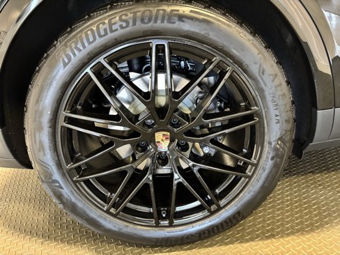 New 2026 Porsche Cayenne Coupe image 42