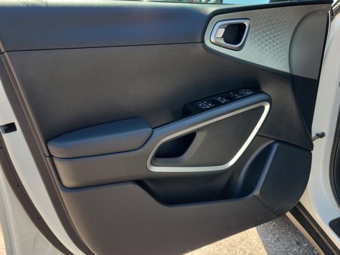 Used 2023 Kia Soul S image 18