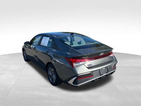 Used 2024 Hyundai Elantra SEL image 5