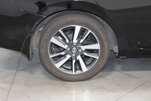 Used 2022 Nissan Versa SV image 11