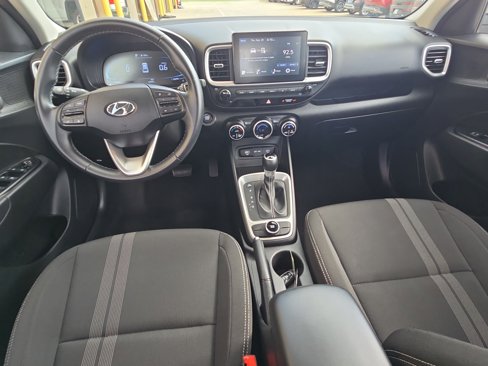 Used 2024 Hyundai Venue SEL image 2