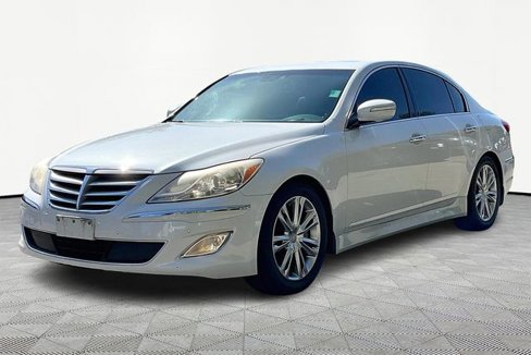 Used 2013 Hyundai Genesis 3.8 w/ Technology Pkg image 2