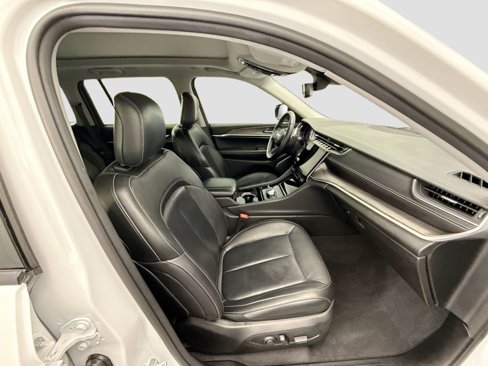 Used 2022 Jeep Grand Cherokee Limited image 19