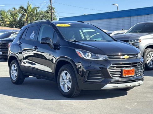 Used 2022 Chevrolet Trax LT w/ LT Convenience Package image 3