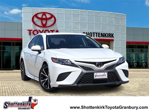 Used 2019 Toyota Camry SE image 1