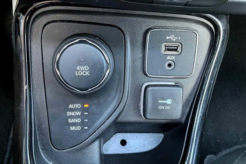 Used 2020 Jeep Compass Limited image 32