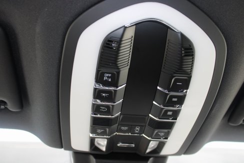 Certified 2024 Porsche Macan image 17