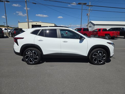 New 2025 Chevrolet Trax RS w/ Sunroof Package image 2