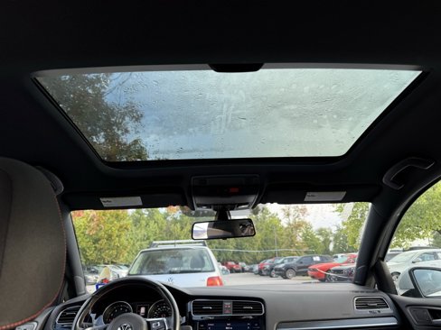 Used 2018 Volkswagen GTI SE image 26