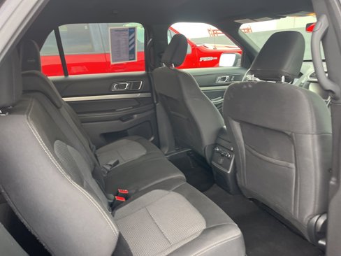 Used 2019 Ford Explorer XLT w/ Equipment Group 201A image 9
